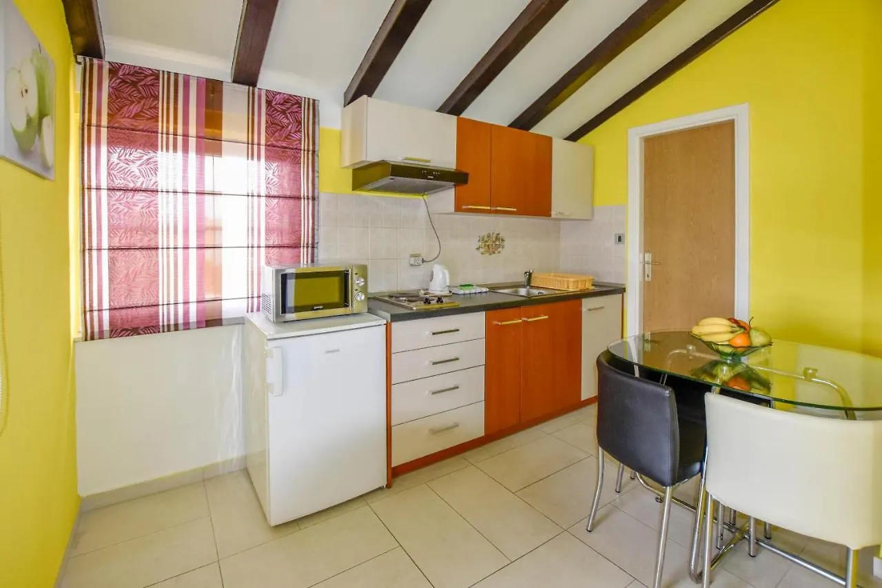 Apartments Jacqueline Pakostane Croatia