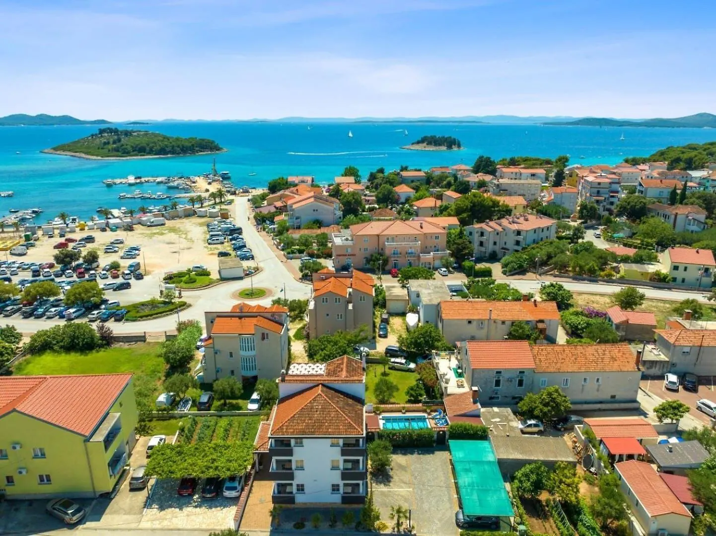Apartments Jacqueline Pakostane Croatia